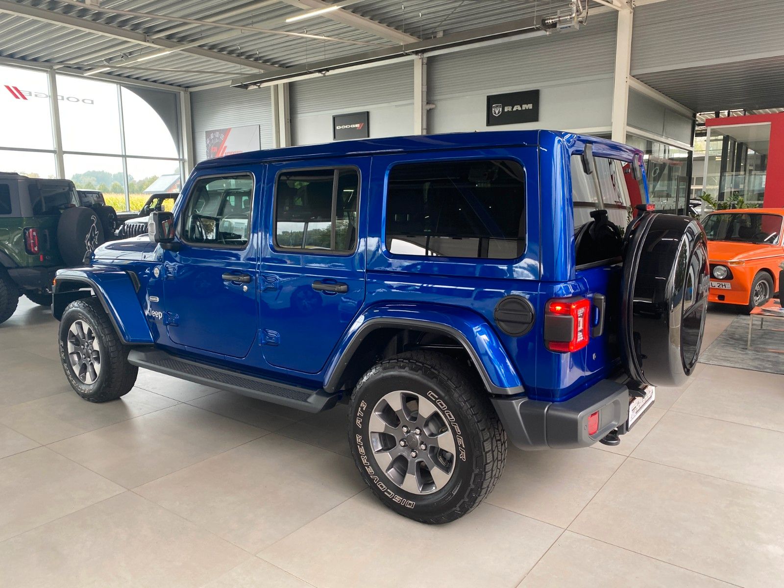 Fahrzeugabbildung Jeep Wrangler Unlimited 2.0 T-GDI Sahara Overland Sky