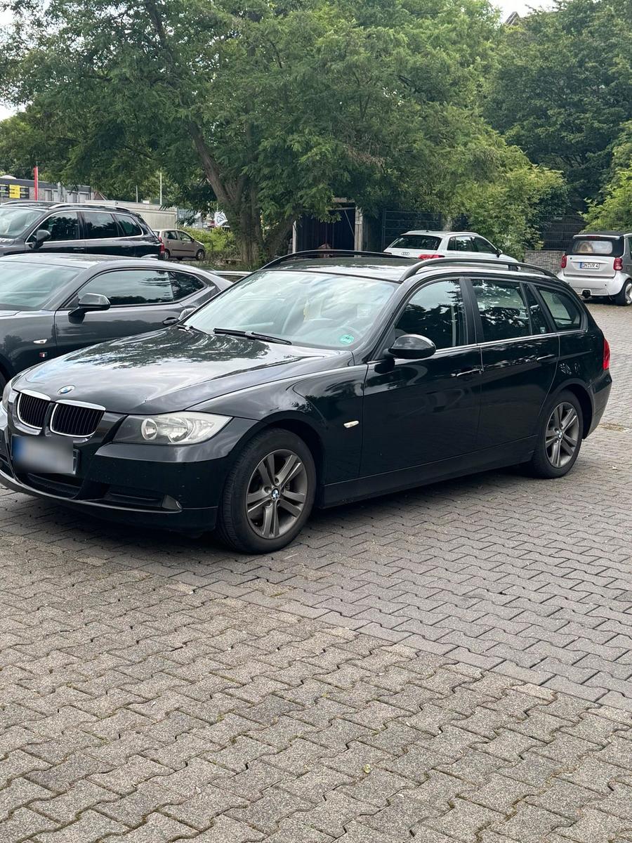 BMW 318 2006 — interior