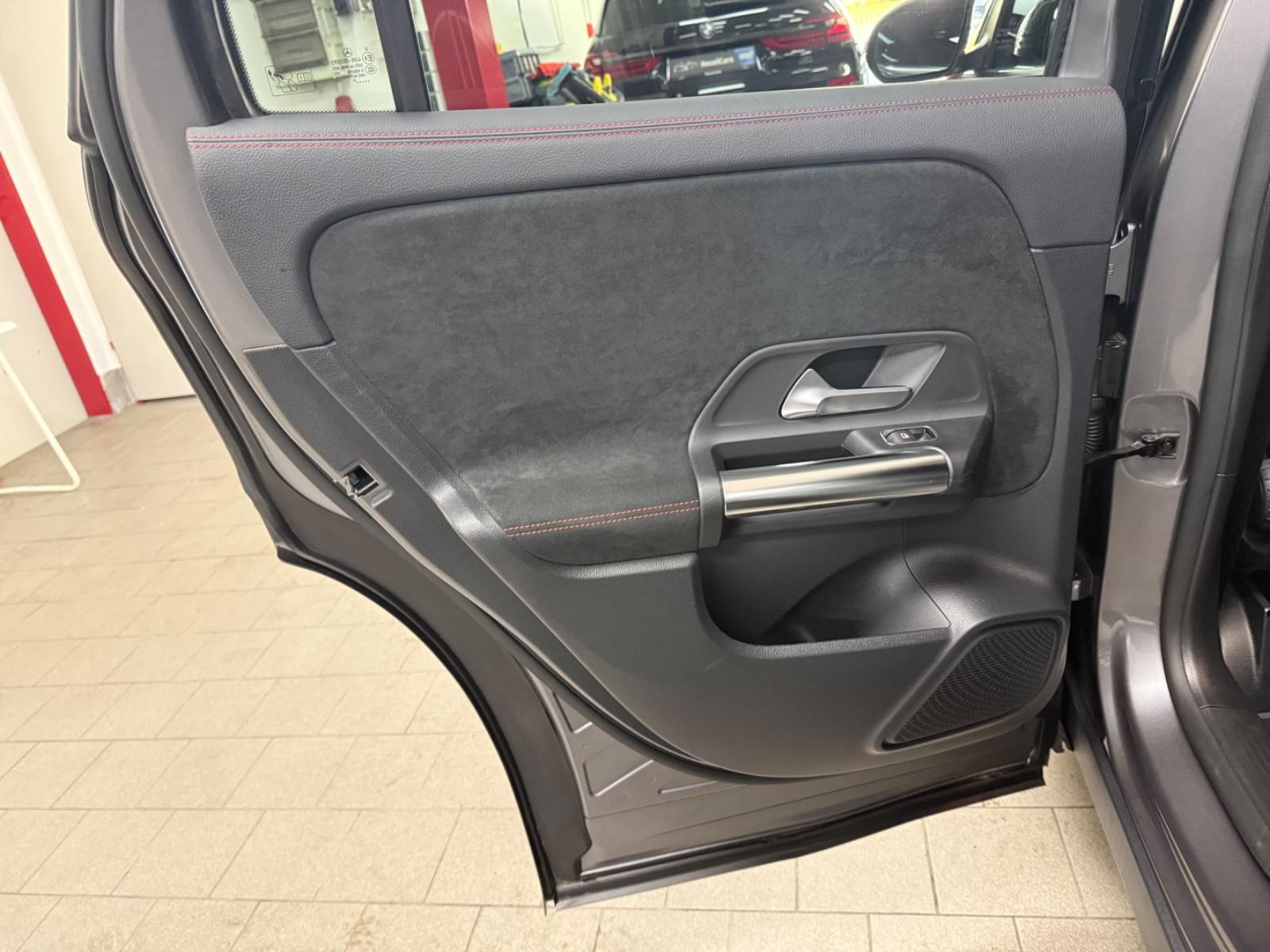 Mercedes-Benz GLA 220 d*AMG-LINE*AHK*MBUX*19 ZOLL*PARK-ASSIST*
