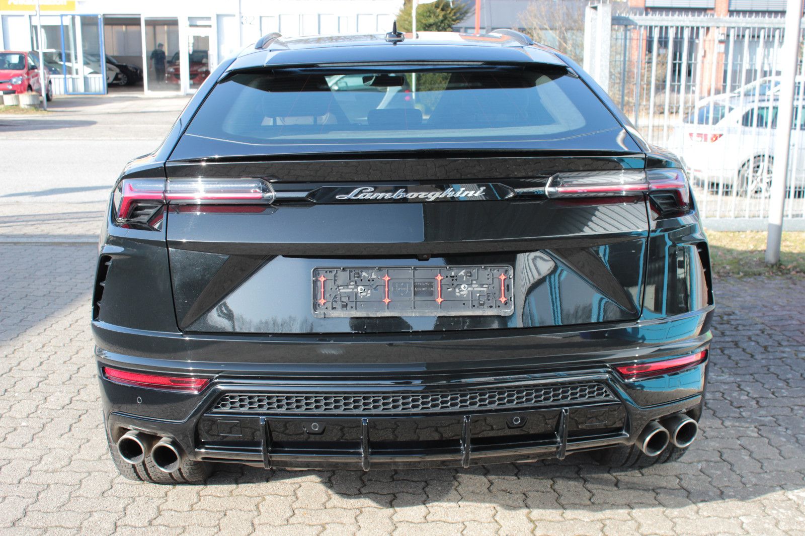 Fahrzeugabbildung Lamborghini Urus *1. Hand* *B&O Sound* *Carbon* *Q-citura*