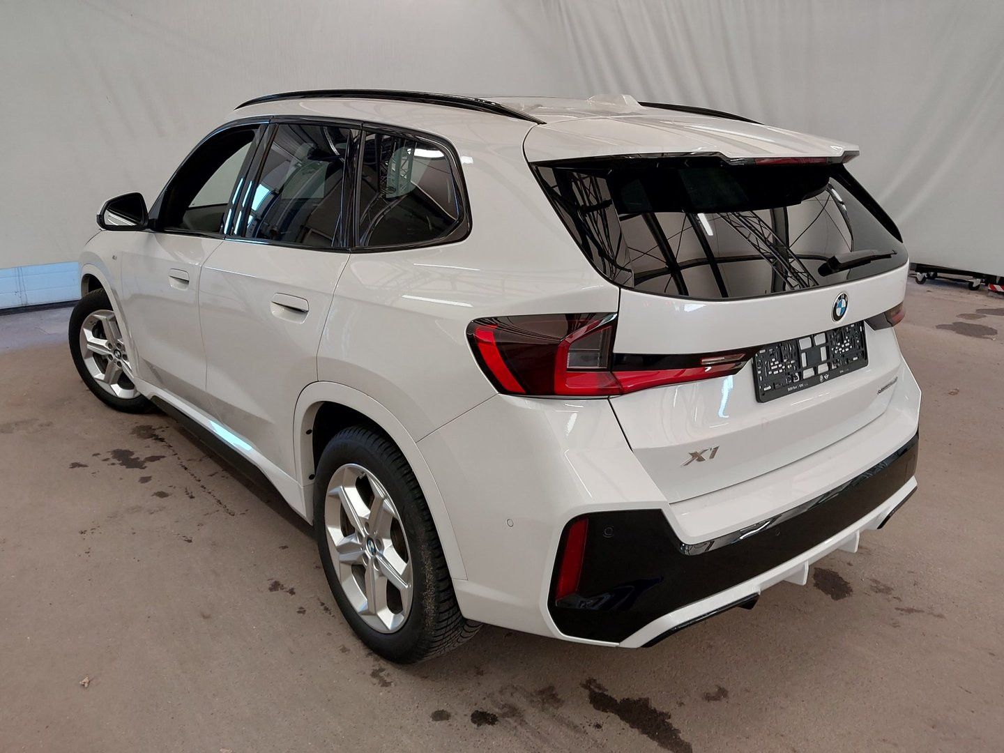 Fahrzeugabbildung BMW X1 18 i sDrive M Sport Pano LED Leder h/k Memory