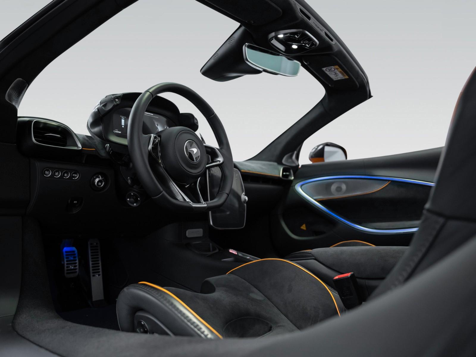 McLaren Artura Spider | Electrochromic Roof | B&W Audio