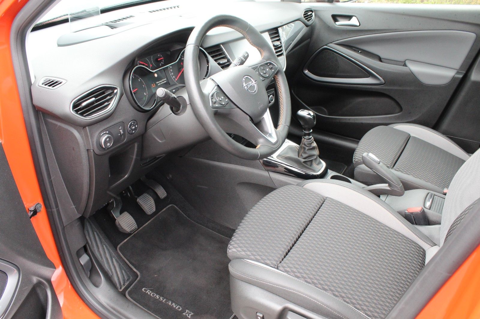 Fahrzeugabbildung Opel Crossland  Ultimate  Navi Kamera PDC Sitzh. DAB