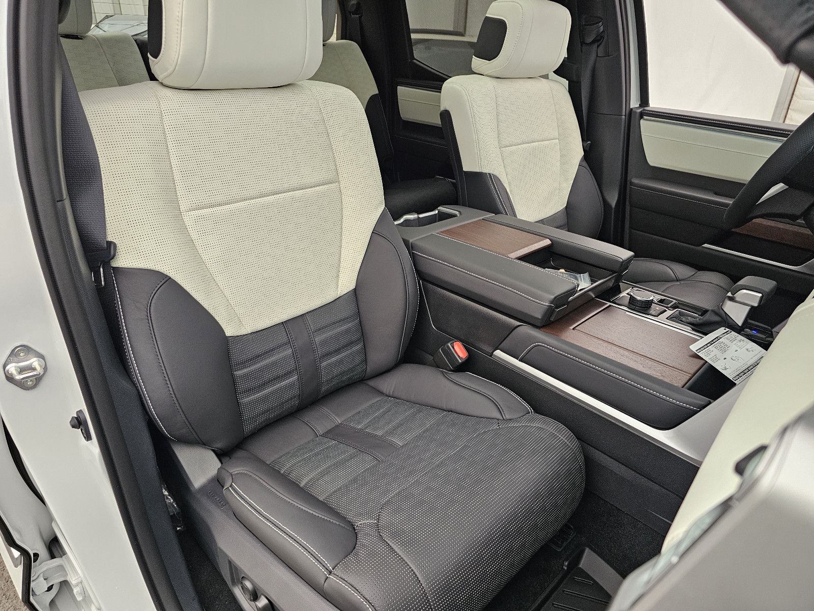 Fahrzeugabbildung Toyota Tundra Capestone T1: 74.000 EURO ! Stock !!!!!!!