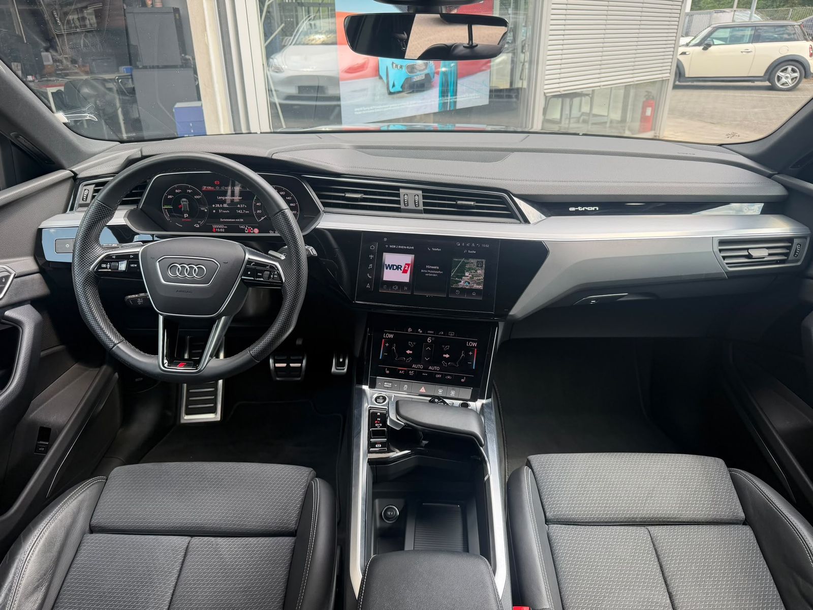 Fahrzeugabbildung Audi Q8 e-tron 55 QUAT 2X S LINE OPTIK BLACK+LUFT+AHK