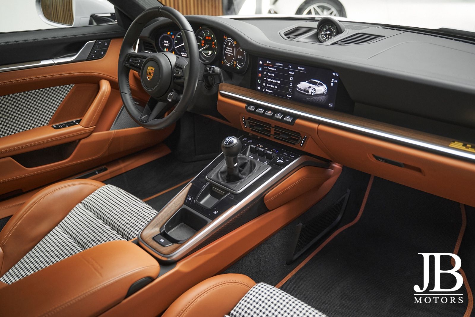 Fahrzeugabbildung Porsche 992 Sport Classic Burmester Lift Cognac 360° LED