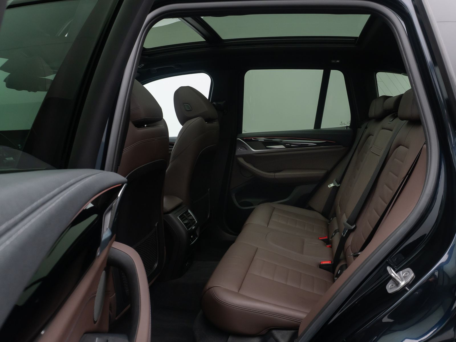 Fahrzeugabbildung BMW iX3 IMPRESSIVE 360&deg;Komfort HUD DAB Alarm Panoram