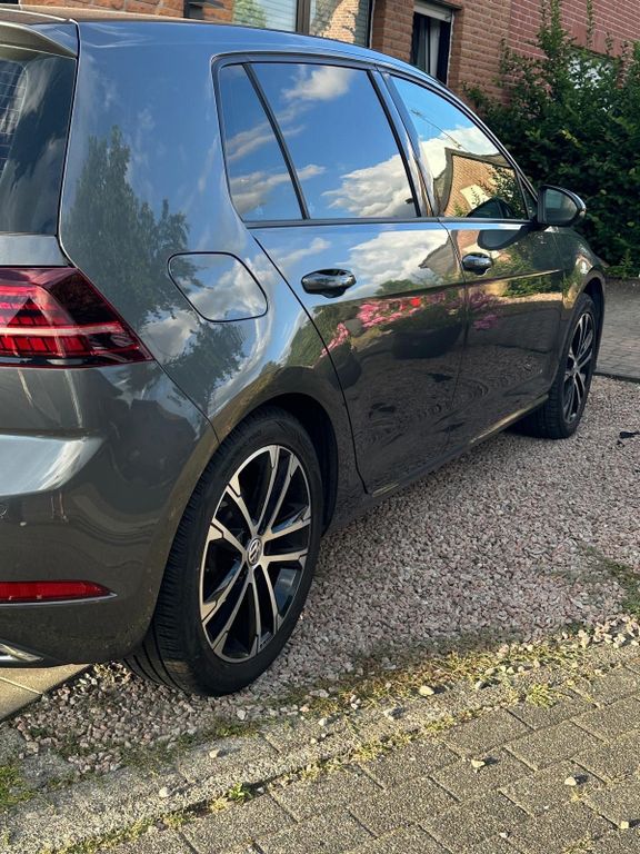 Image of Volkswagen Golf