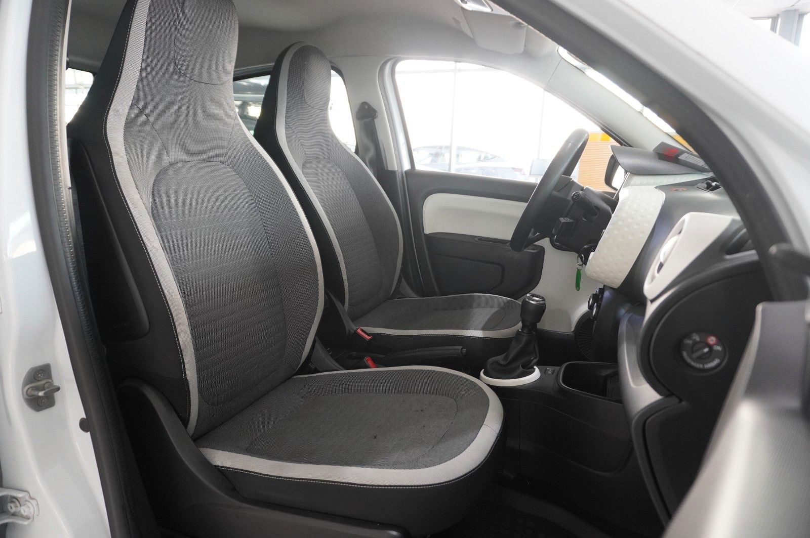 Fahrzeugabbildung Renault Twingo 1.0 SCE LIMITED 5-TÜR  LED/KLIMA/USB/BT