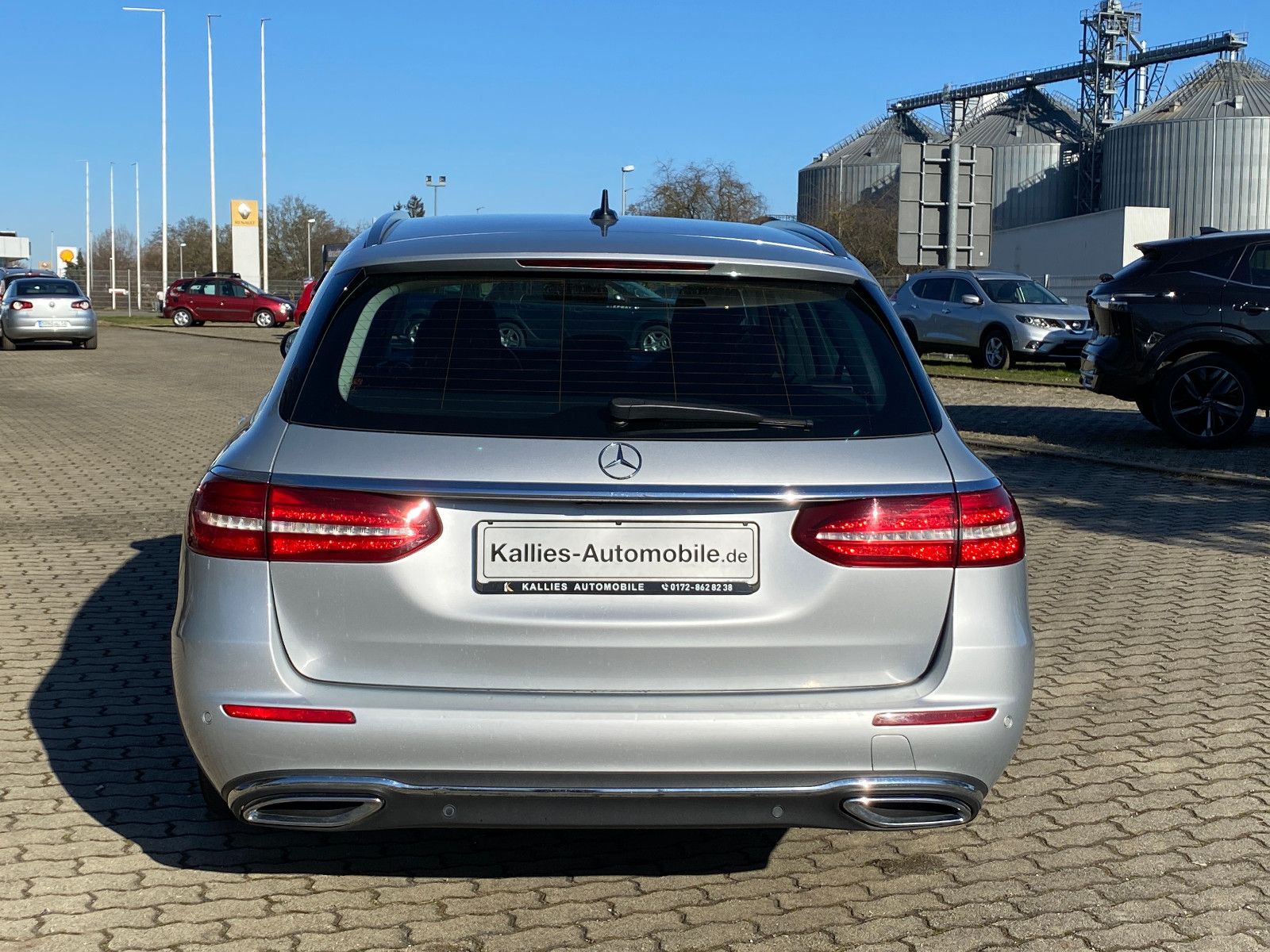 Fahrzeugabbildung Mercedes-Benz E 220d  T-Modell Avantgarde SHZ+KAM+NAVI+TÜV-NEU