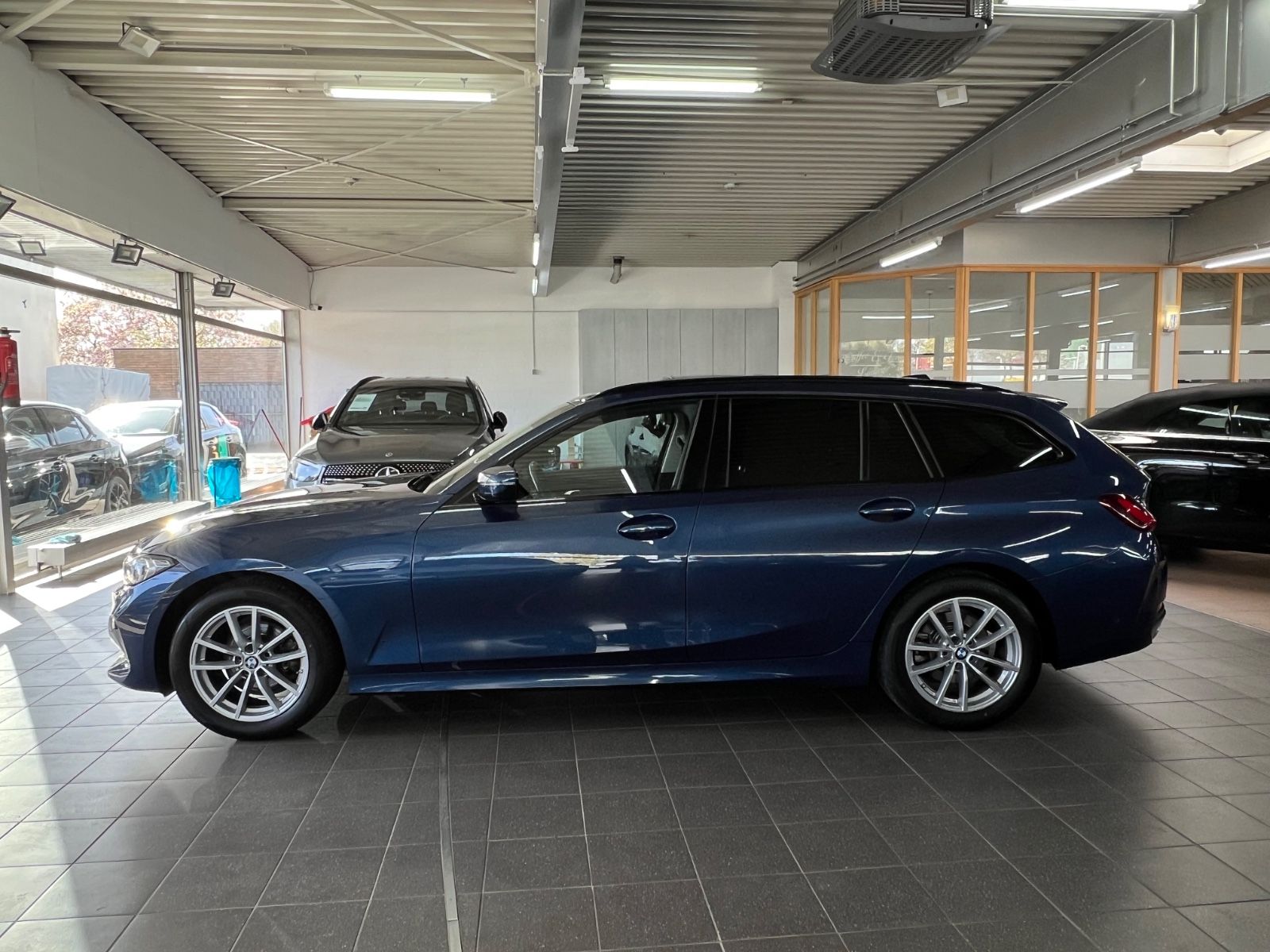 BMW 318 d Touring AHK+DA+ACC+Keyless+Park Assist foto 15