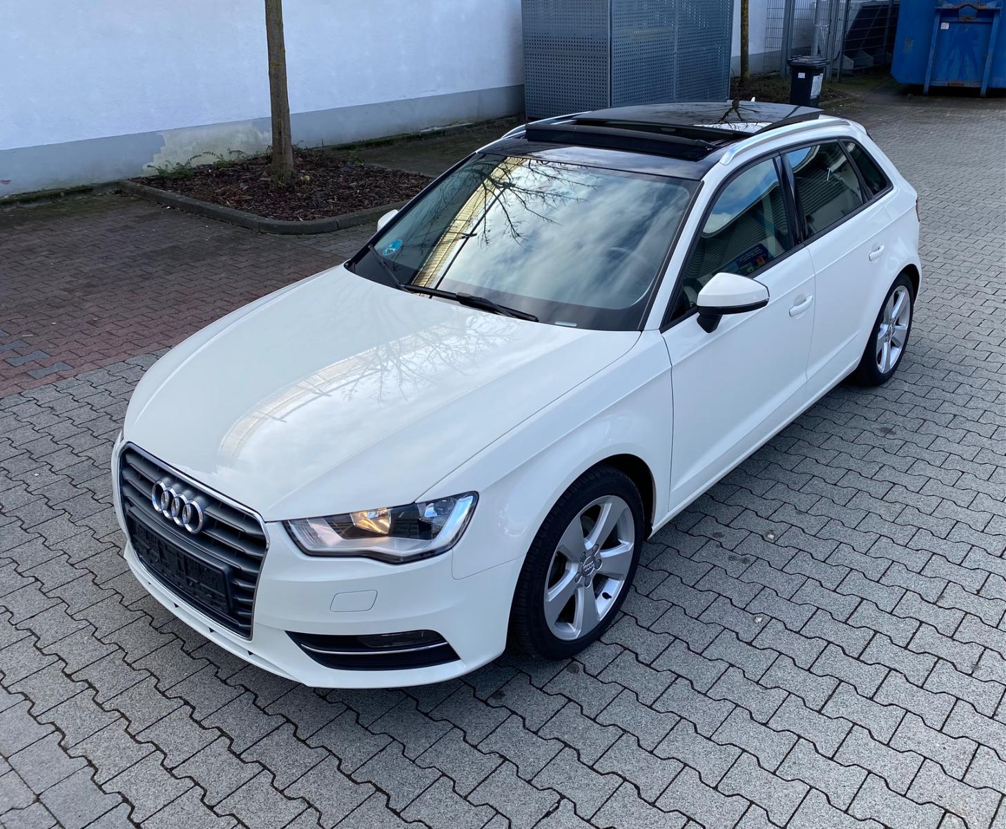 Audi A3 2.0 TDI Sportback/Panorama Schiebedach /Navi/