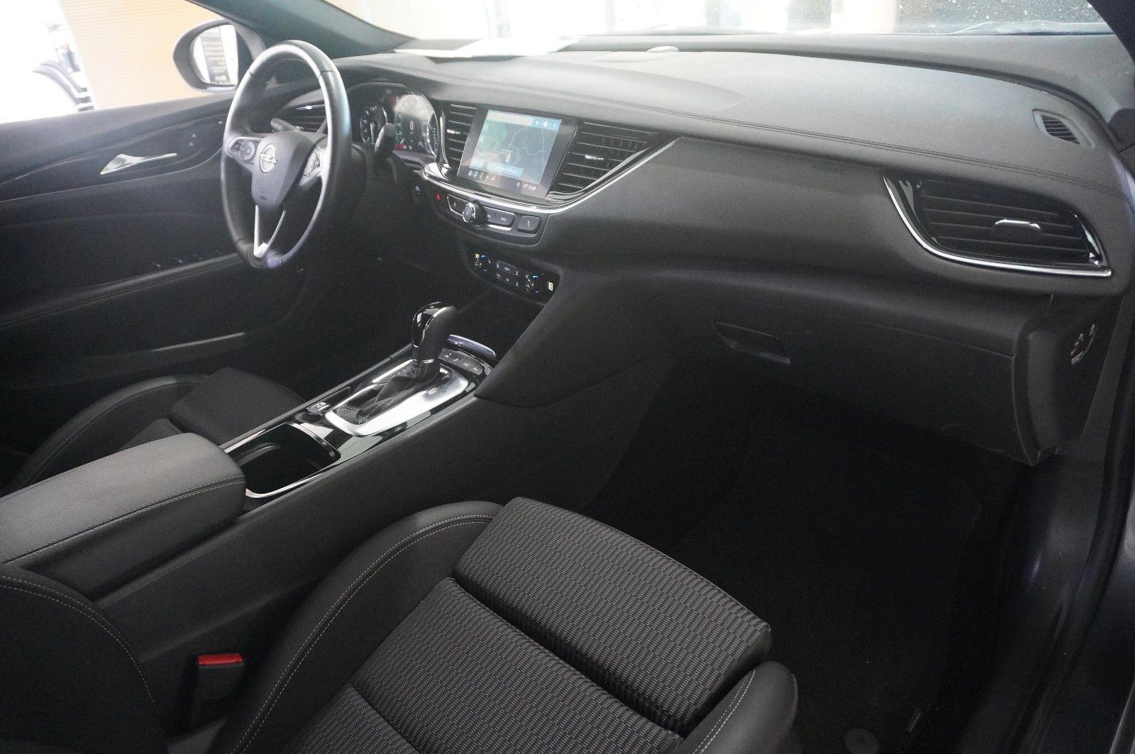 Fahrzeugabbildung Opel Insignia B ST 2.0D ELEGANCE NAVI/LED/KAMERA/DAB+