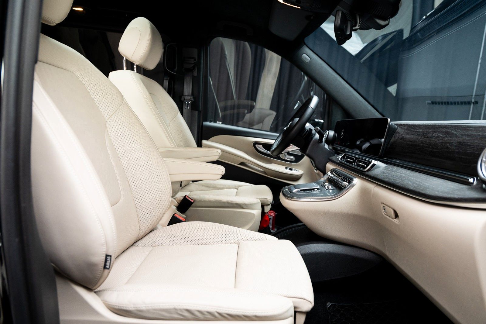Fahrzeugabbildung Mercedes-Benz V 300 d 4MATIC EXCLUSIVE lang + AIRMATIC + Bur