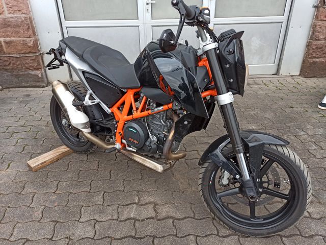 KTM Duke 690