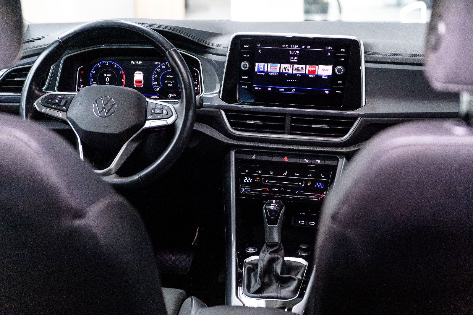 Fahrzeugabbildung Volkswagen T-Roc Style 1.5 TSI DSG LED+AHK+KEYLESS+KAMERA