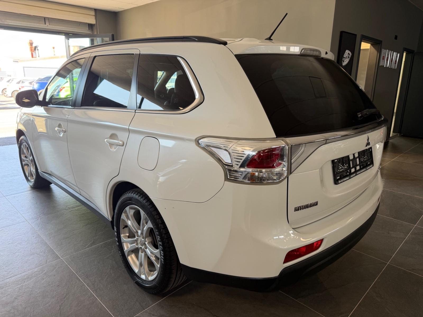 Mitsubishi Outlander Intense Premium  4WD °7Sitze/Leder/Nav