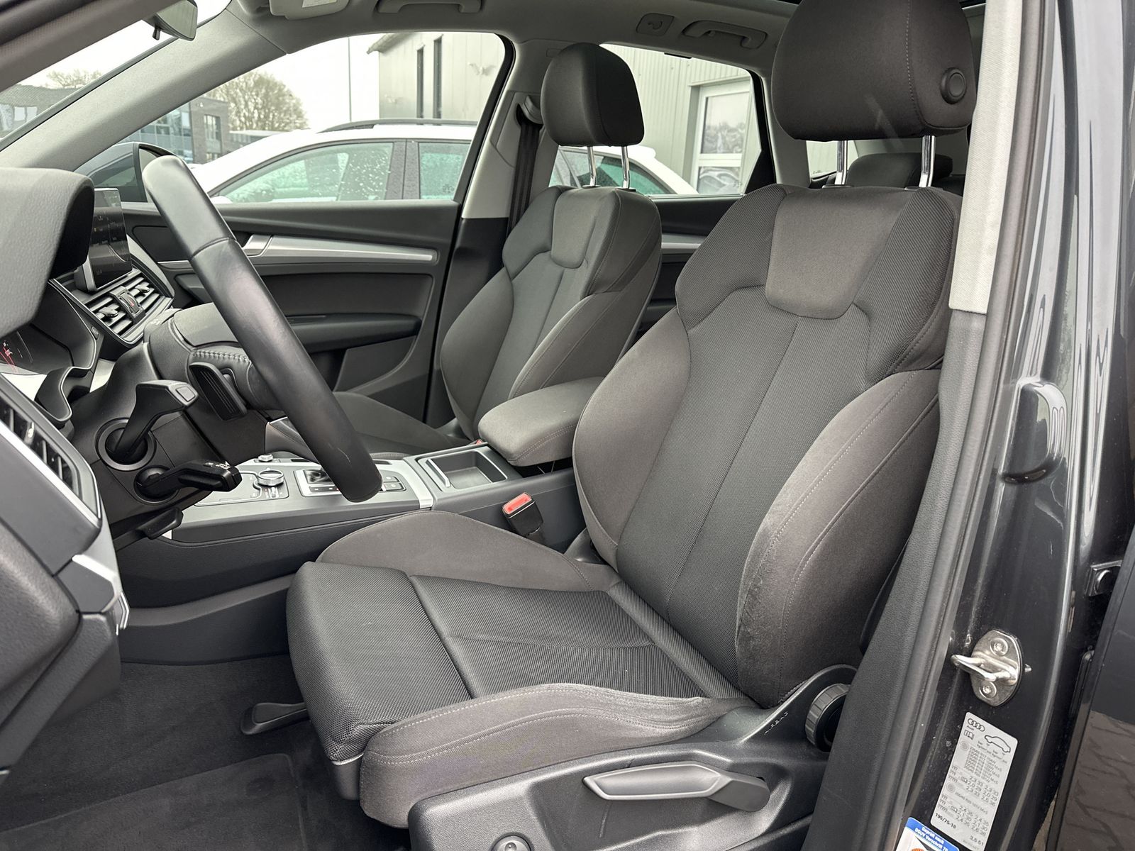 Fahrzeugabbildung Audi Q5 40 TDI Quattro Sport NAV+XEN+ACC+PANORAMA+KAM