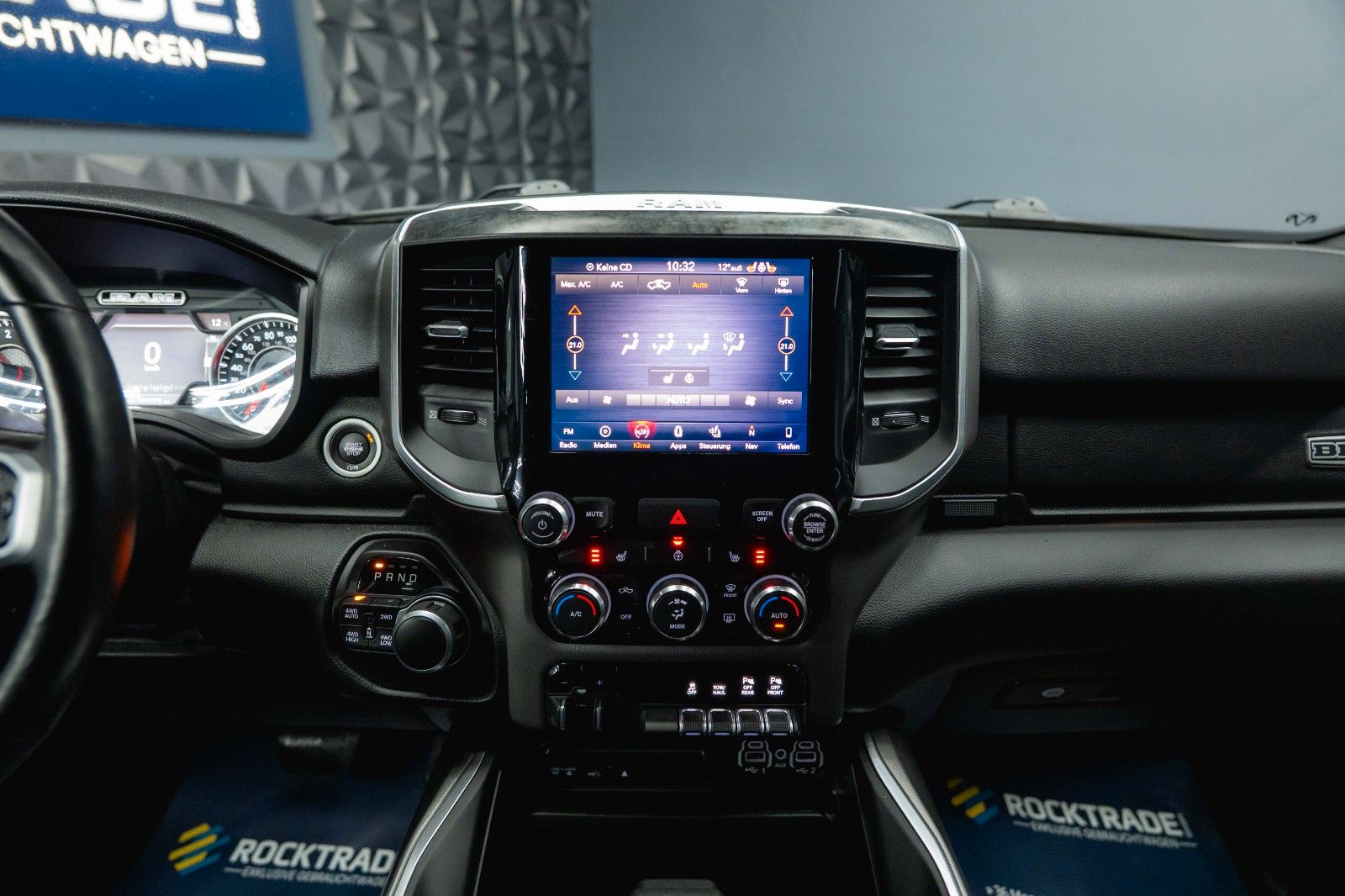 Fahrzeugabbildung Dodge RAM 5.7 V8 HEMI 4x4 OFFROAD Night-Paket *LED*