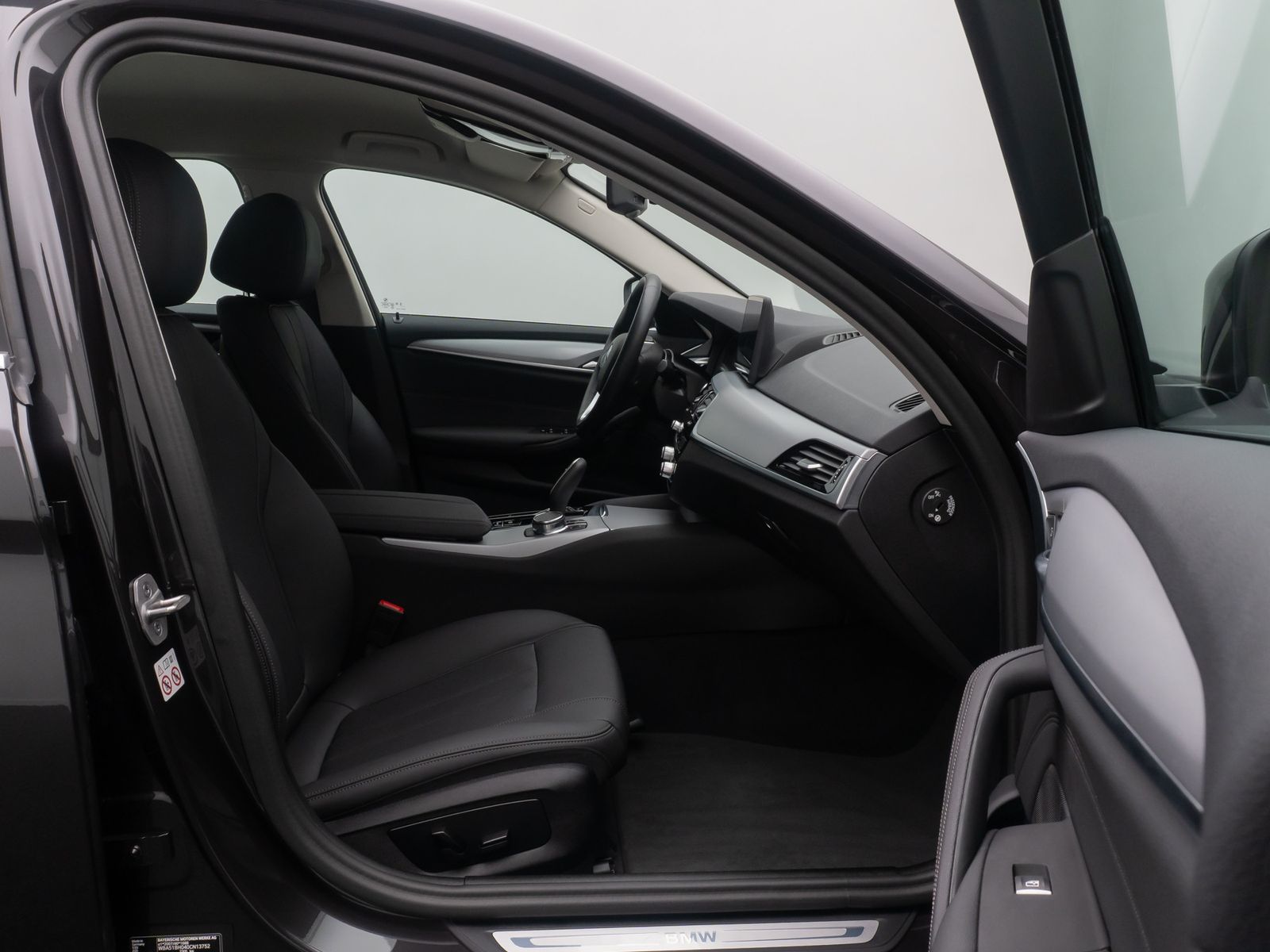 Fahrzeugabbildung BMW 530i DriveAss Alarm DAB Kamera CoickpitPro WLAN