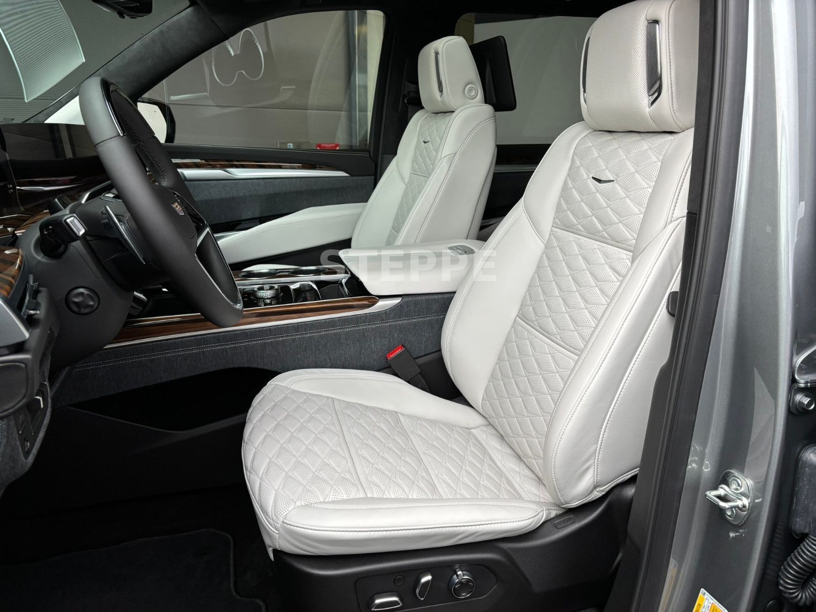 Cadillac Escalade FACELIFT MY26 6.2 V8 ESV Sport Platinum