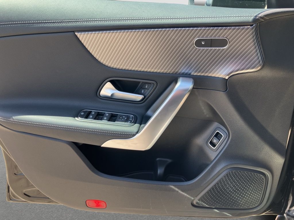 Fahrzeugabbildung Mercedes-Benz CLA 180 d Shooting Brake Progressive*Night Paket