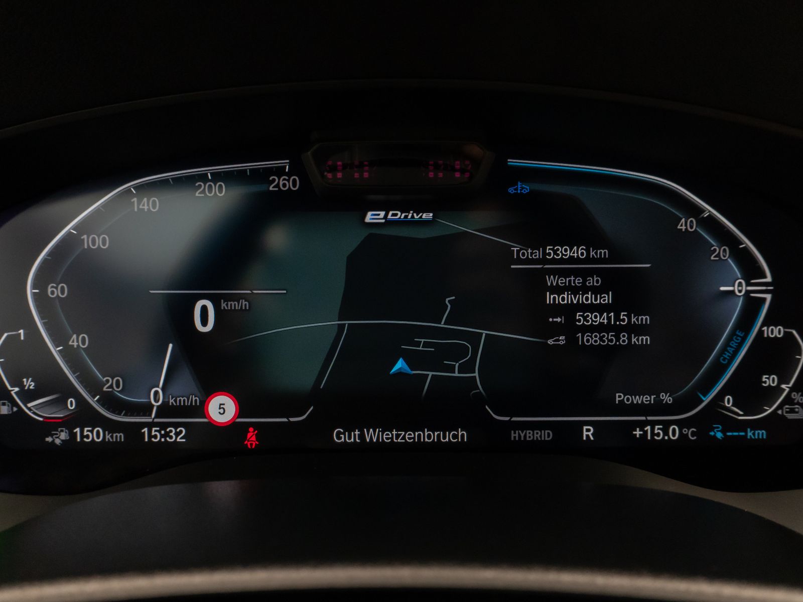 Fahrzeugabbildung BMW 530e xD LuxuryLine 360°HUD DAB AHK Komfort Sport