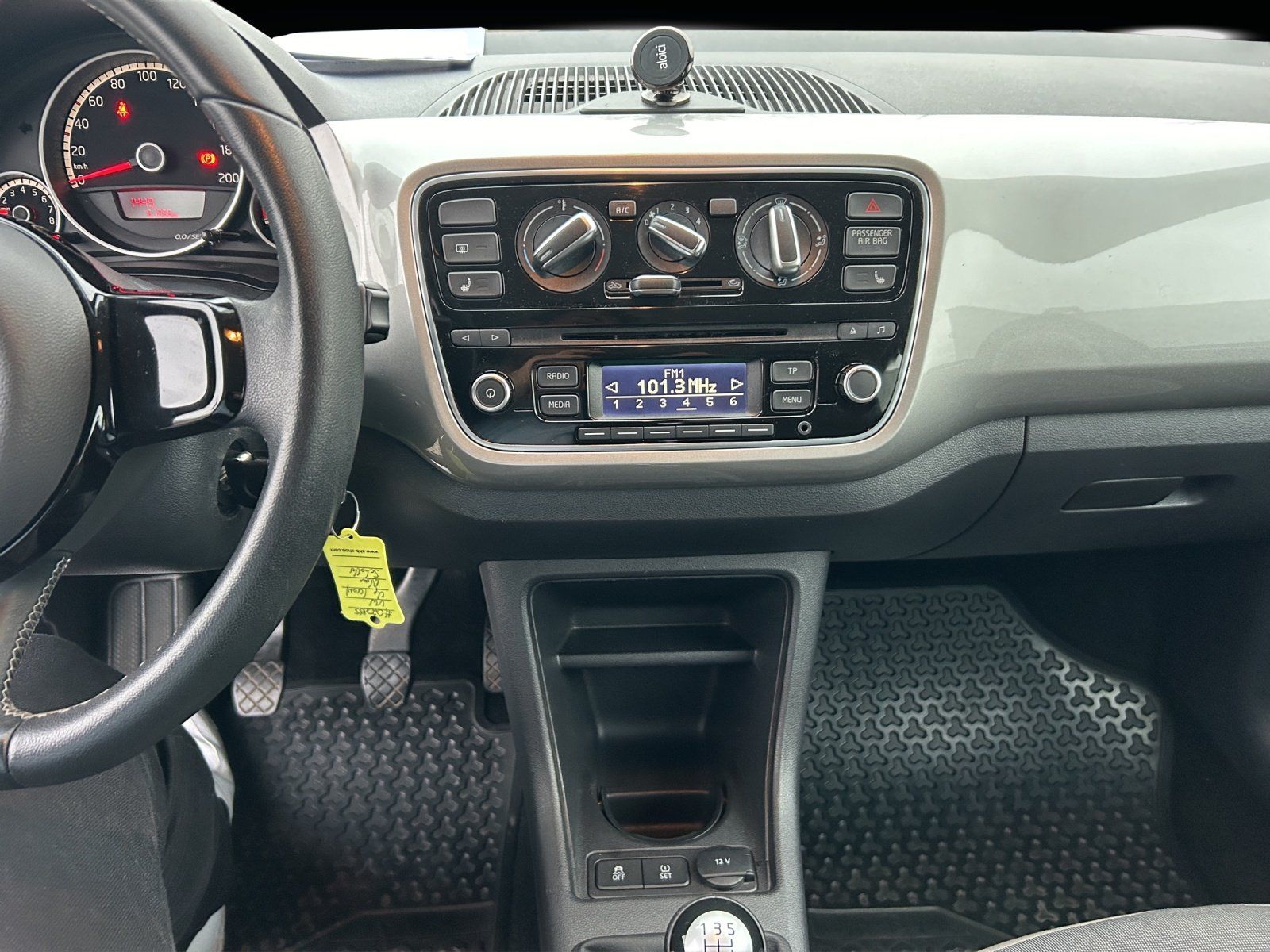 Fahrzeugabbildung Volkswagen cross up! 1.0 Navi, Klima, Sitzh., PDC, el. FH