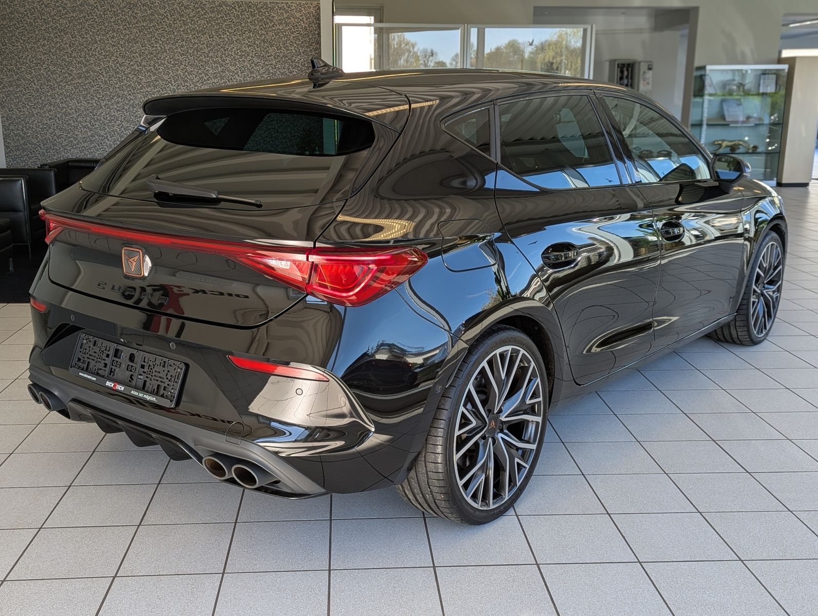 Fahrzeugabbildung CUPRA Leon VZ 2.0 TSI DSG Pano Matrix Beats Memory 19"