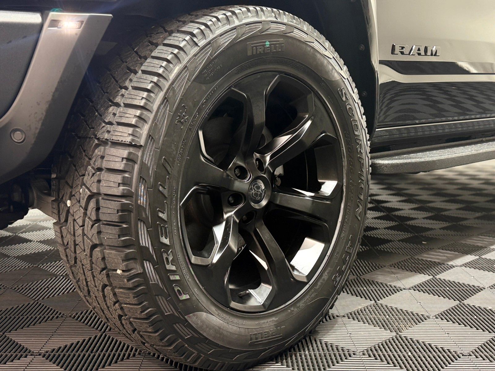 Fahrzeugabbildung Dodge RAM 1500 RHO H/O BLACK Edition / RTR