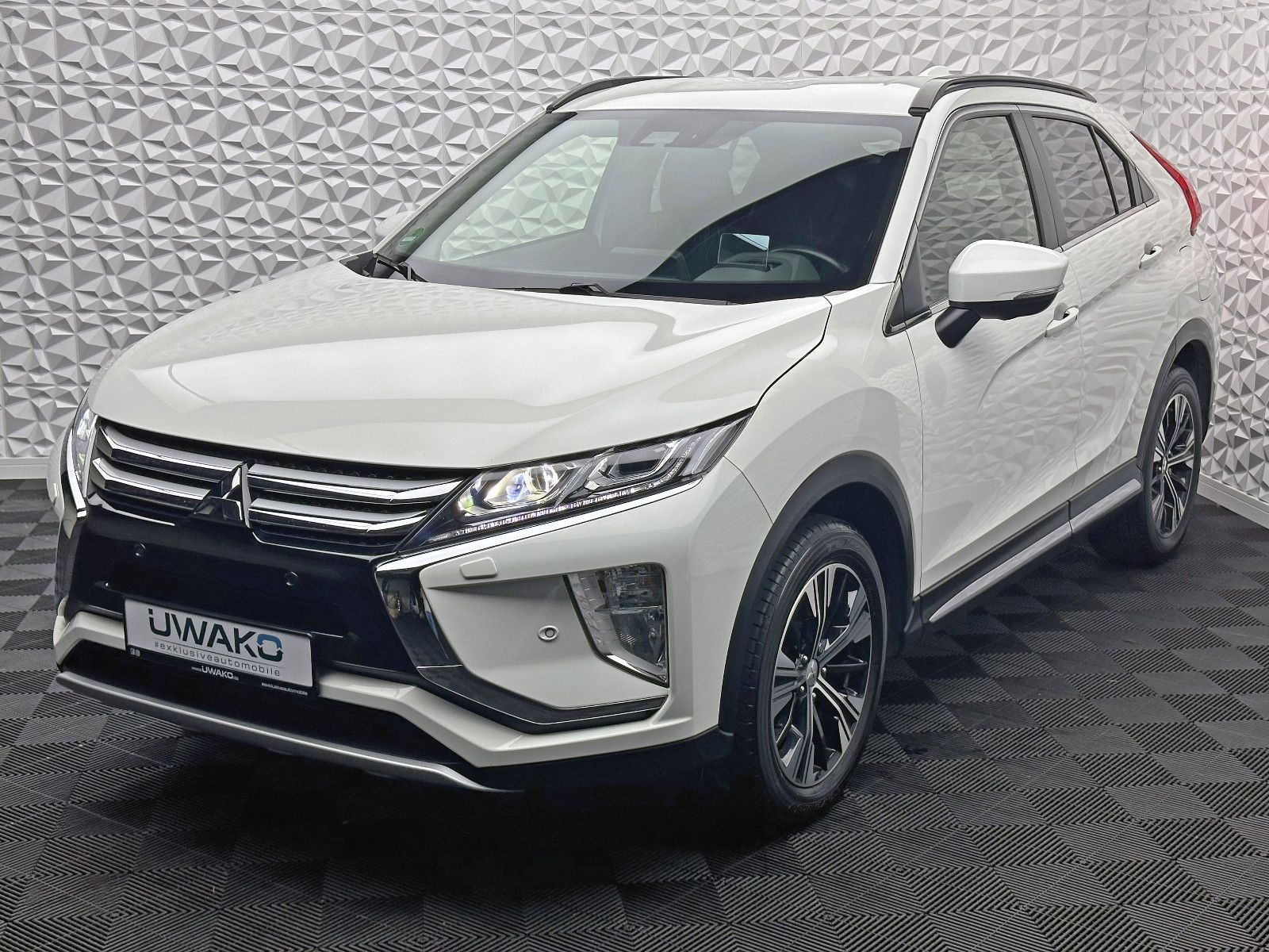 Fahrzeugabbildung Mitsubishi ECLIPSE CROSS 1.5/DSG/KEYL/AHK/LED/DAB/360°/HUD