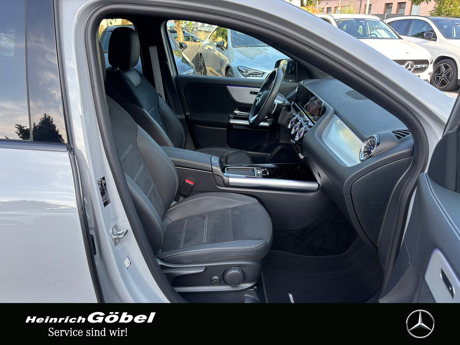 Fahrzeugabbildung Mercedes-Benz GLA 220 4M AMG*AHK*NIGHT-PAKET*MULTIBEAM*20ZOLL