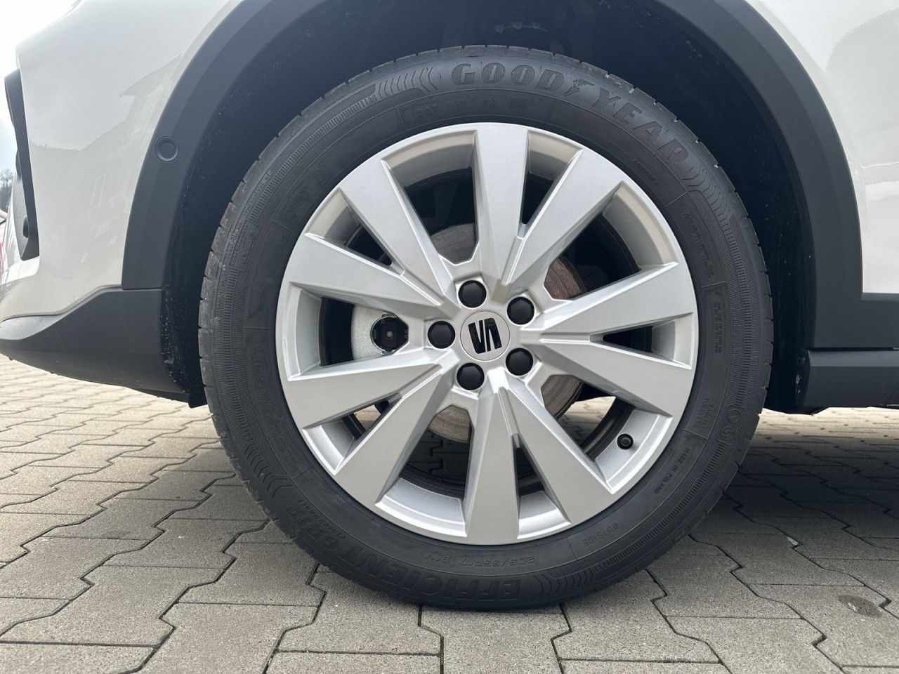 Fahrzeugabbildung SEAT Arona 1.5 TSI 110 kW FR - mit KI generiert/bearbeitet