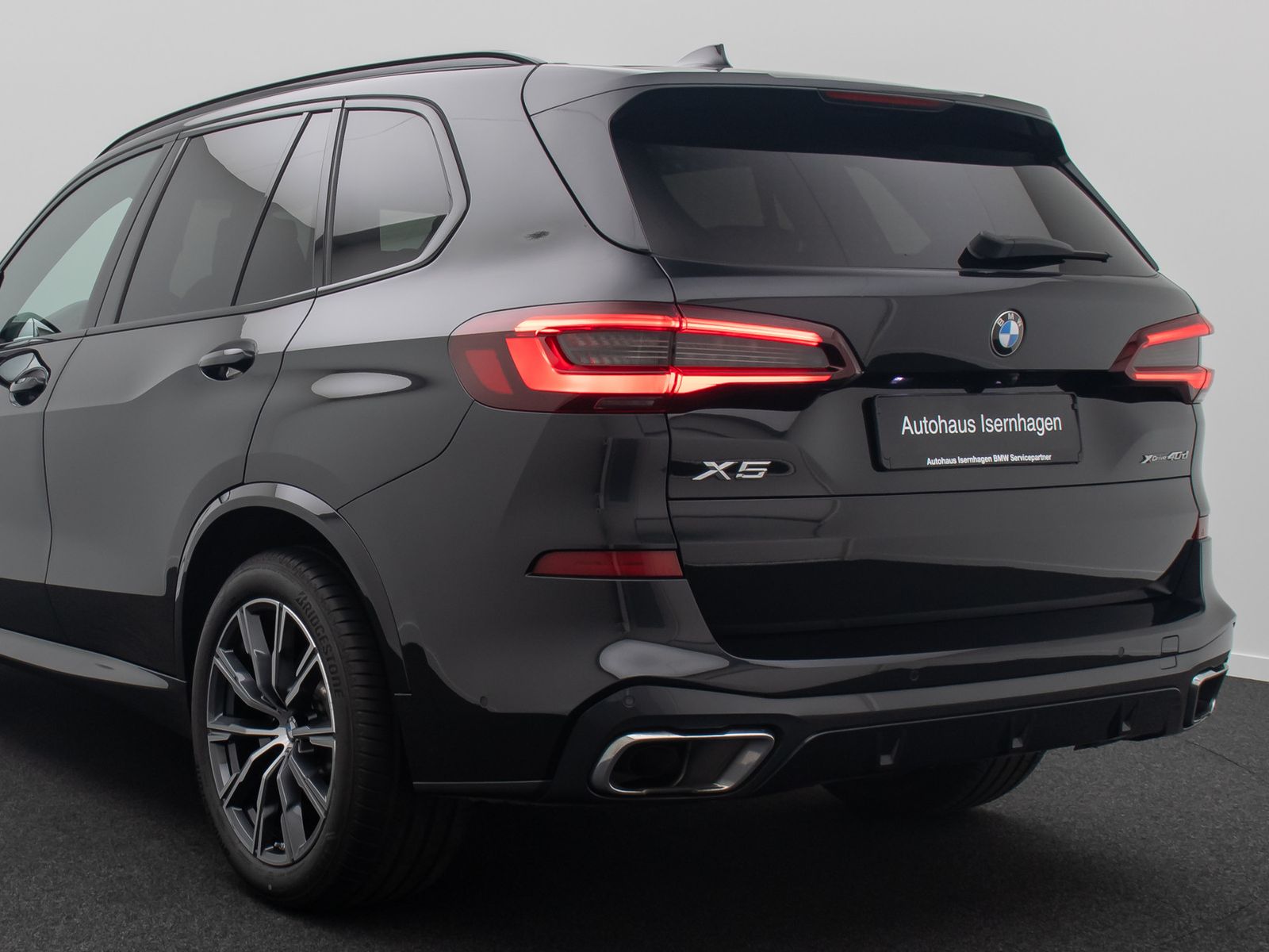 Fahrzeugabbildung BMW X5 xD40d M Sport Laser HUD DAB AHK Panorama Komf