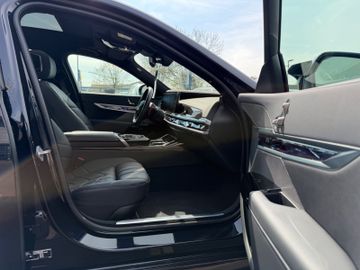 BMW M760 - 8