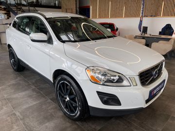 Volvo XC 60  Momentum AWD *AHK*NAVI*TEMPOMAT*ALLRAD*