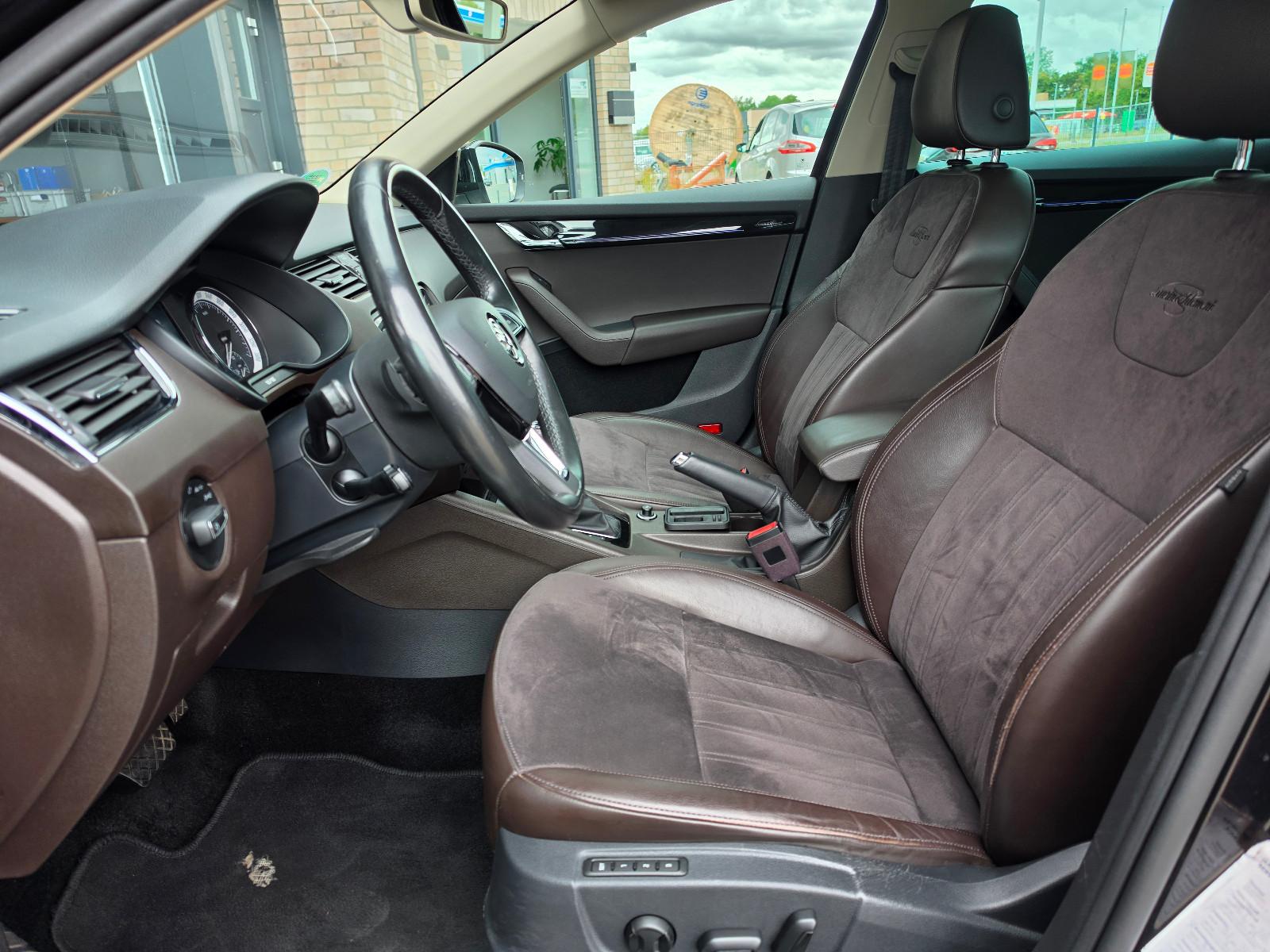 Skoda Octavia 2.0 L&K 4x4 TÜV Neu/Scheckh./LED/Pano.