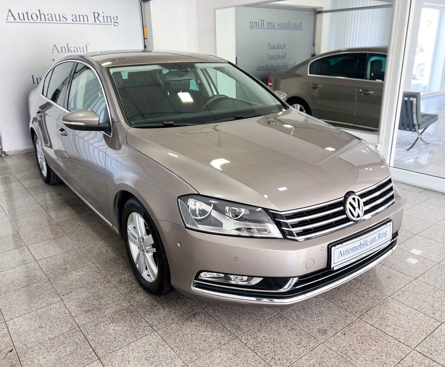 Volkswagen Passat Lim. Highline Automatik Leder Navi PDC !! — Bild 1