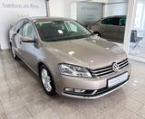 Volkswagen Passat Lim. Highline Automatik Leder Navi PDC !! - Volkswagen Passat: Auto