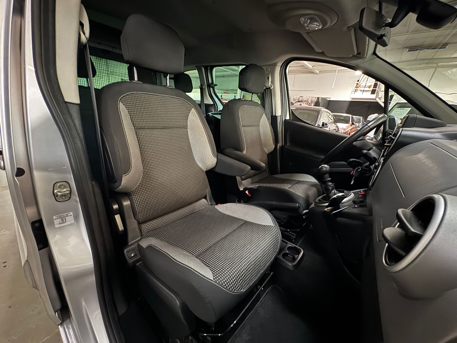 Fahrzeugabbildung Peugeot Partner Tepee 1.6 HDI ALLURE PDC SHZ KLIMA 2HAND