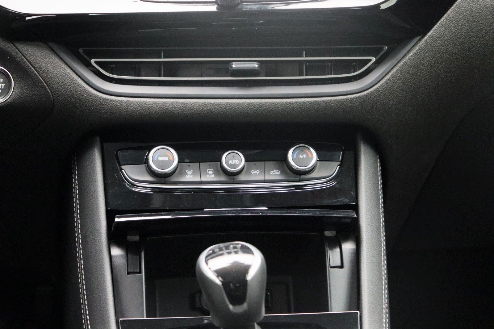 Fahrzeugabbildung Opel Grandland X 1.2 GS Line