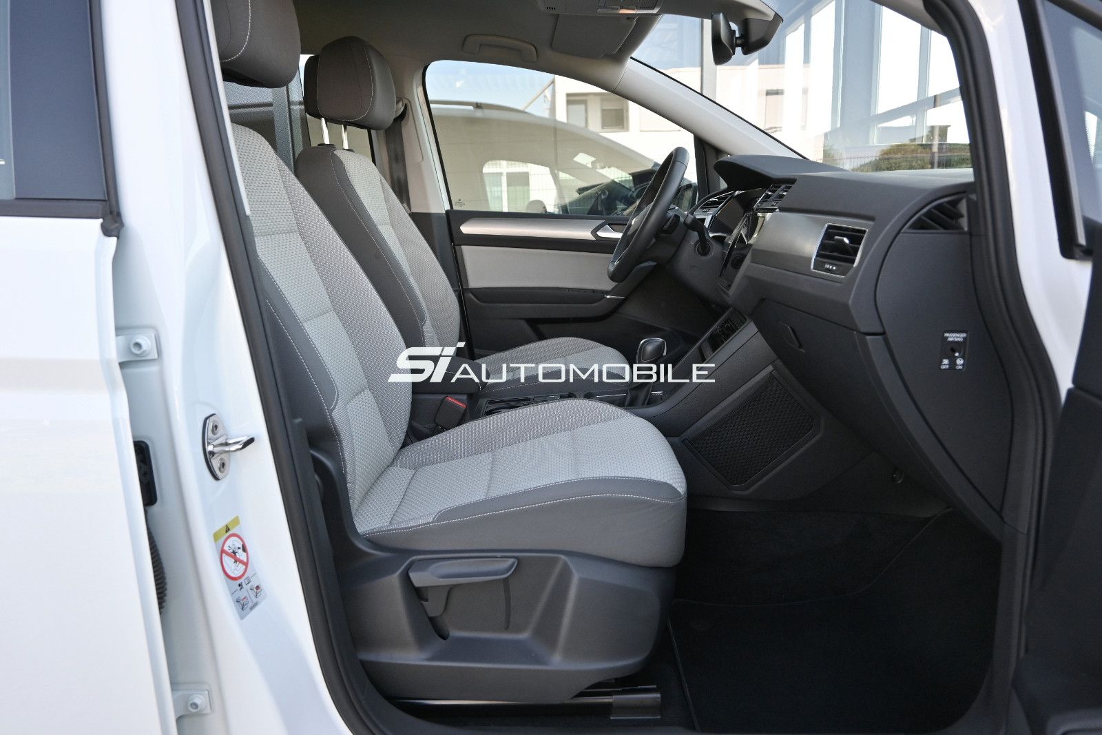 Fahrzeugabbildung Volkswagen Touran 2.0 TDI DSG °ACC°AHK°DYNAUDIO°7-SI°STHZ°