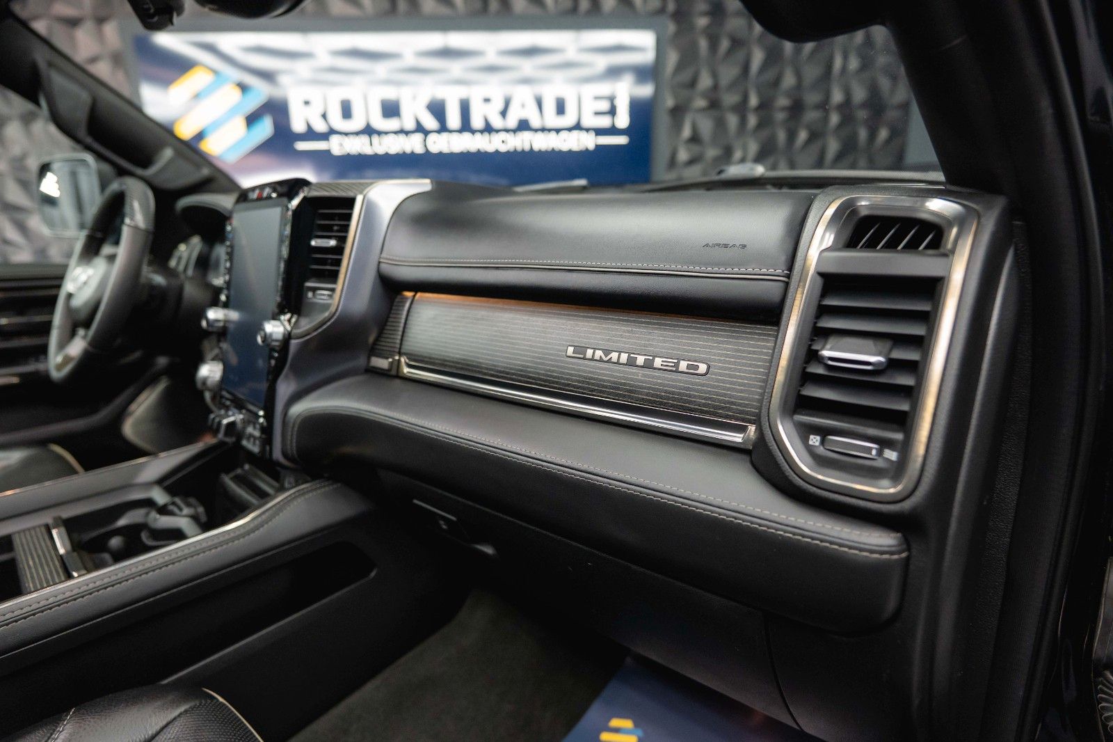 Fahrzeugabbildung Dodge RAM 5.7 V8 HEMI 4x4 LIMITED Offroad 100% Options