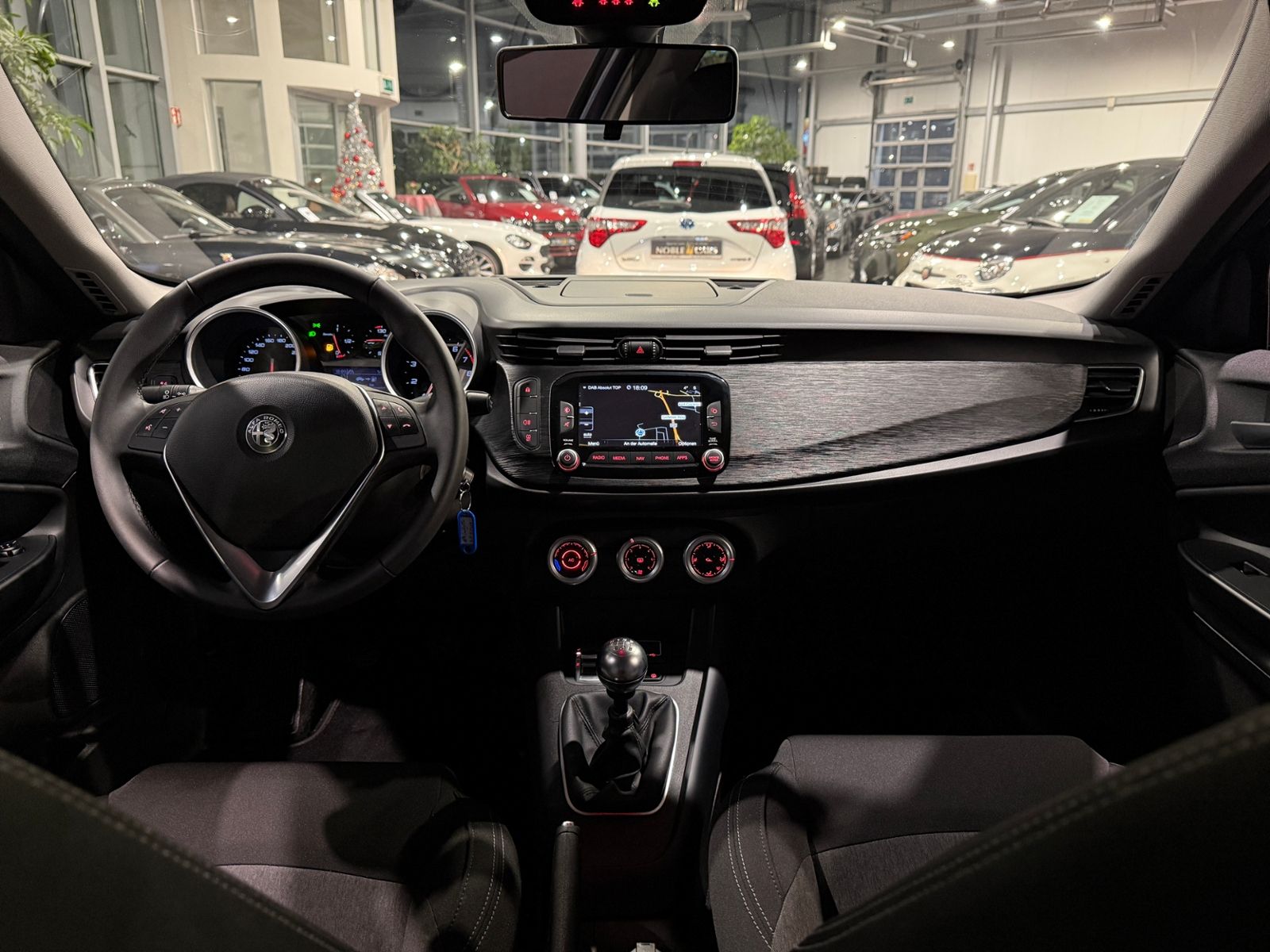 Fahrzeugabbildung Alfa Romeo Giulietta 1.4 TB KLIMA NAV 16"-ALU