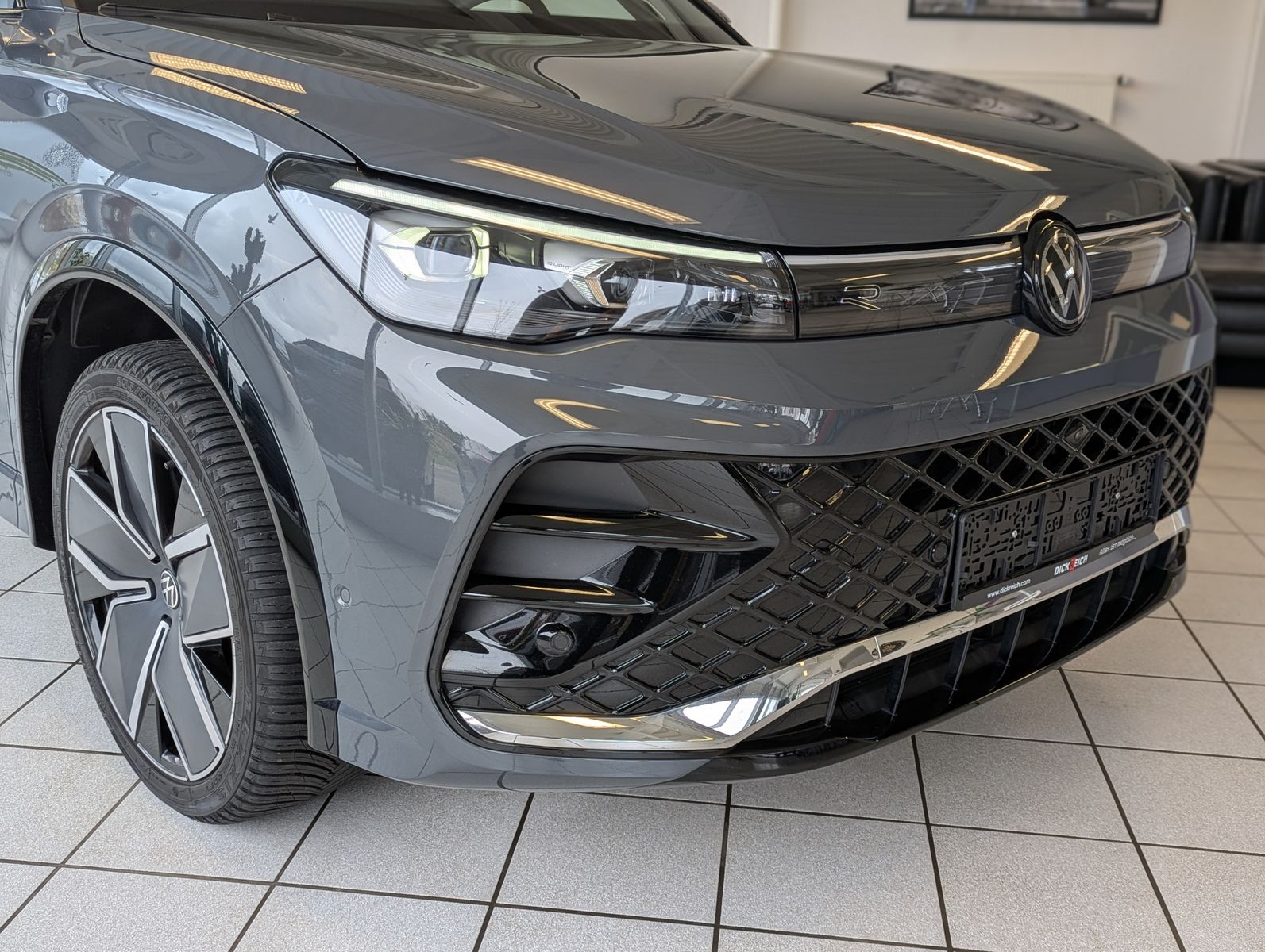 Imagen del vehículo Volkswagen Tiguan 2.0TDI R-Line 4M Pano Negro AHK Matrix 20