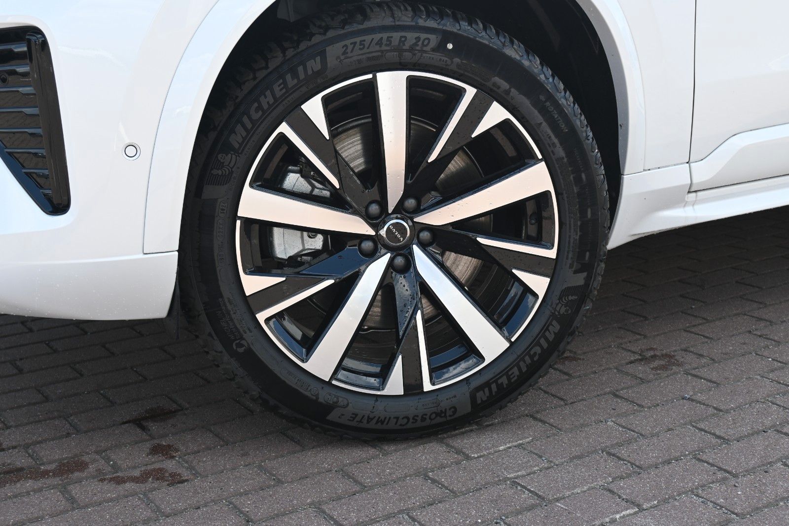 Fahrzeugabbildung Volvo XC90 T8 RC AWD Plus Dark*STDHZG*360°*ACC*AHK