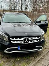 Mercedes-Benz Mercedes GLA180 Sport - Mercedes-Benz GLA 180: Limousine