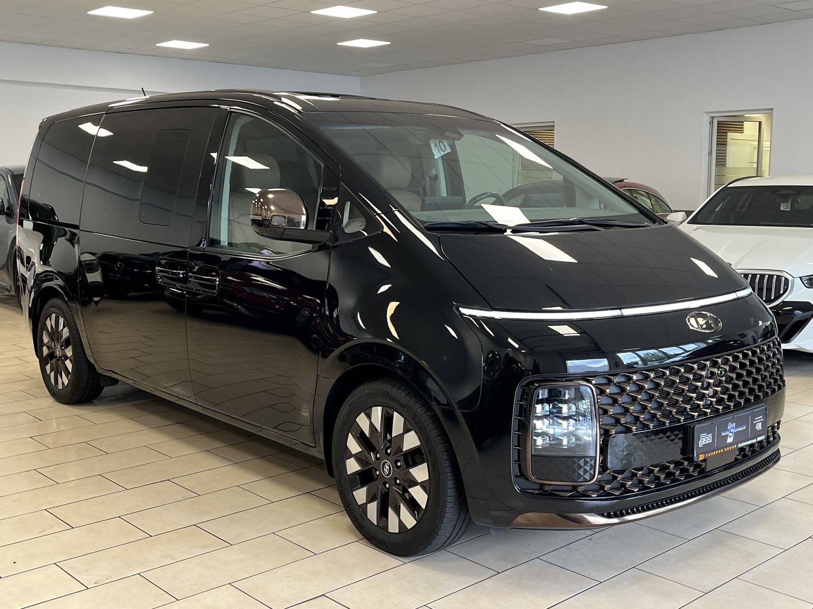 Hyundai Staria Signature Leder*S-Dach*360Cam*4xSHZ*BOSE imagem 3