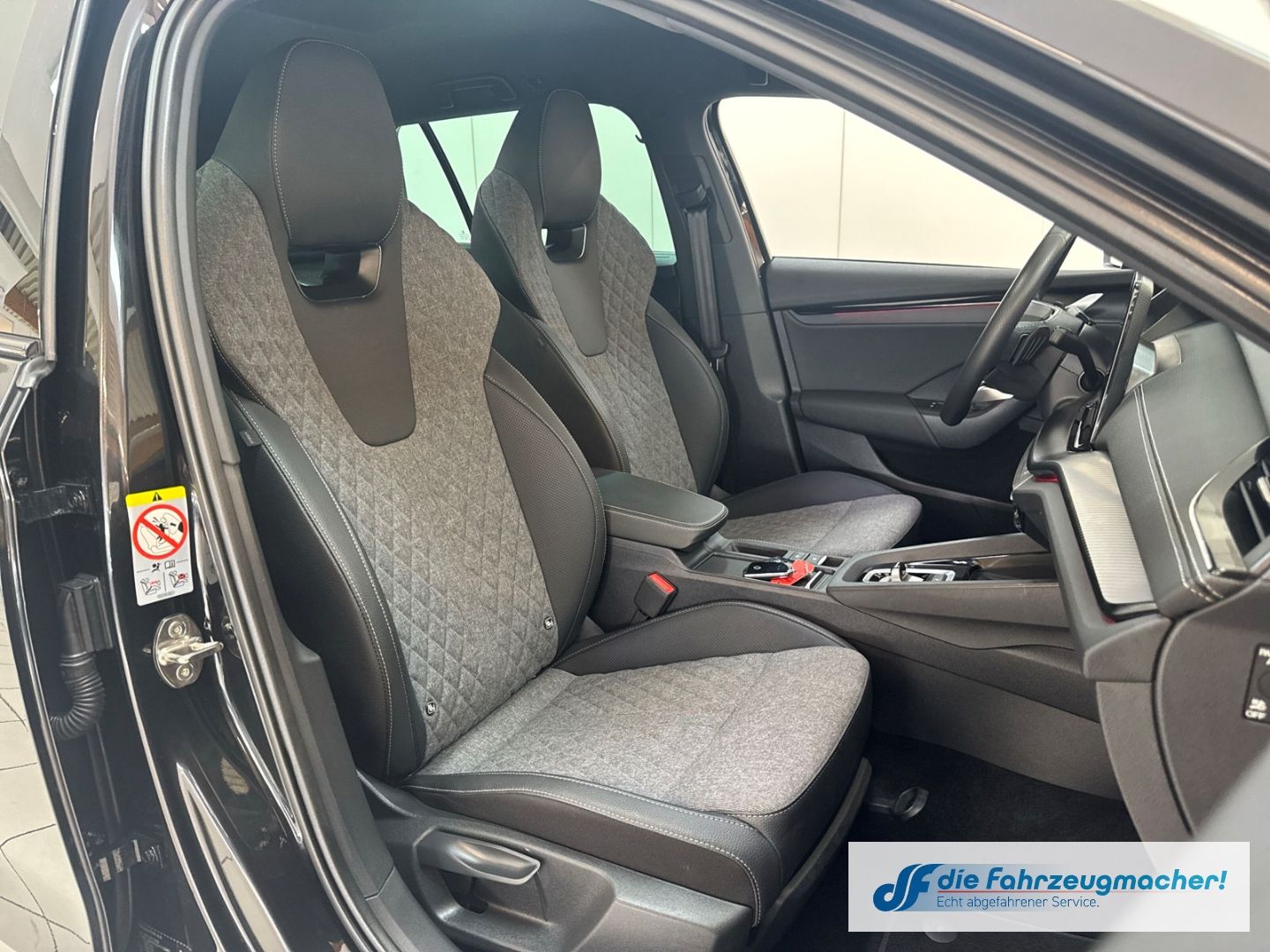 Fahrzeugabbildung SKODA Octavia Combi 2.0 TDI 110 kW Sportline Sportpake