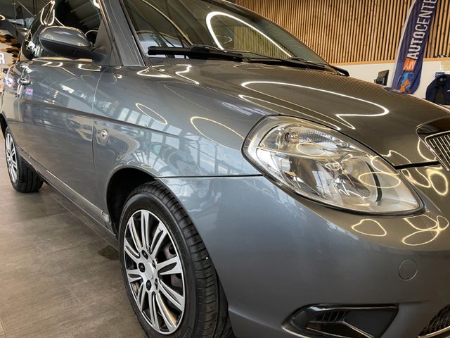 Lancia Ypsilon 1.4 8V Oro *KLIMAAUT.*2.HD*TÜV 062027*